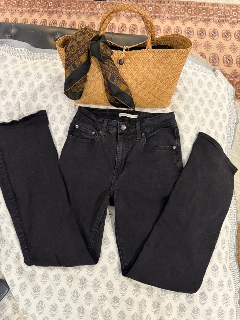 Levi's High-Rise 725 Black Denim Bootcut Jeans size 28